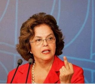 Dilma mostrando o dedo